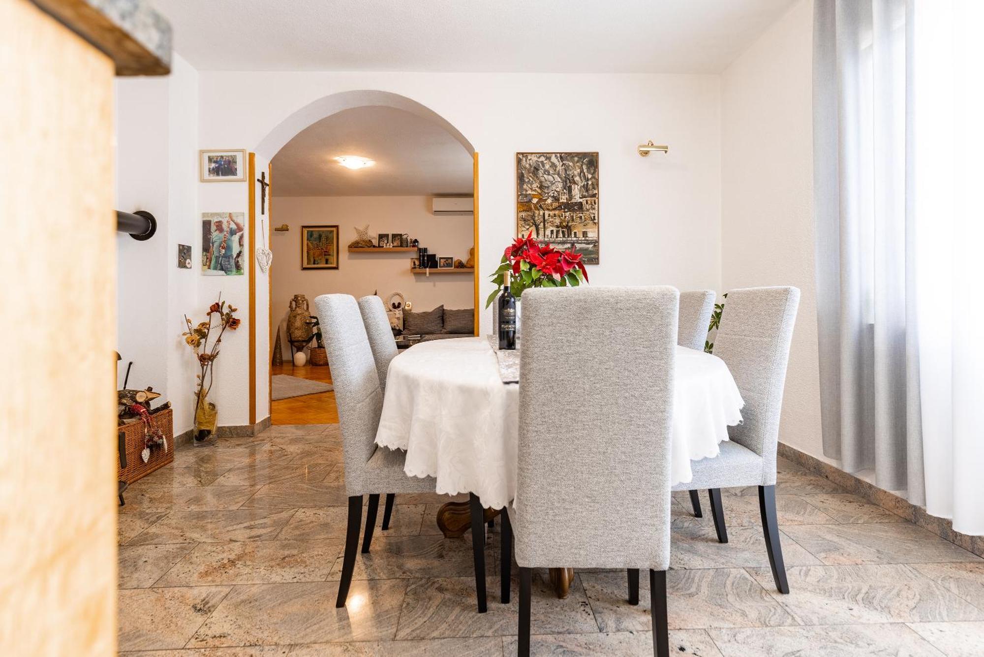 Apartman Nora Omis Ngoại thất bức ảnh
