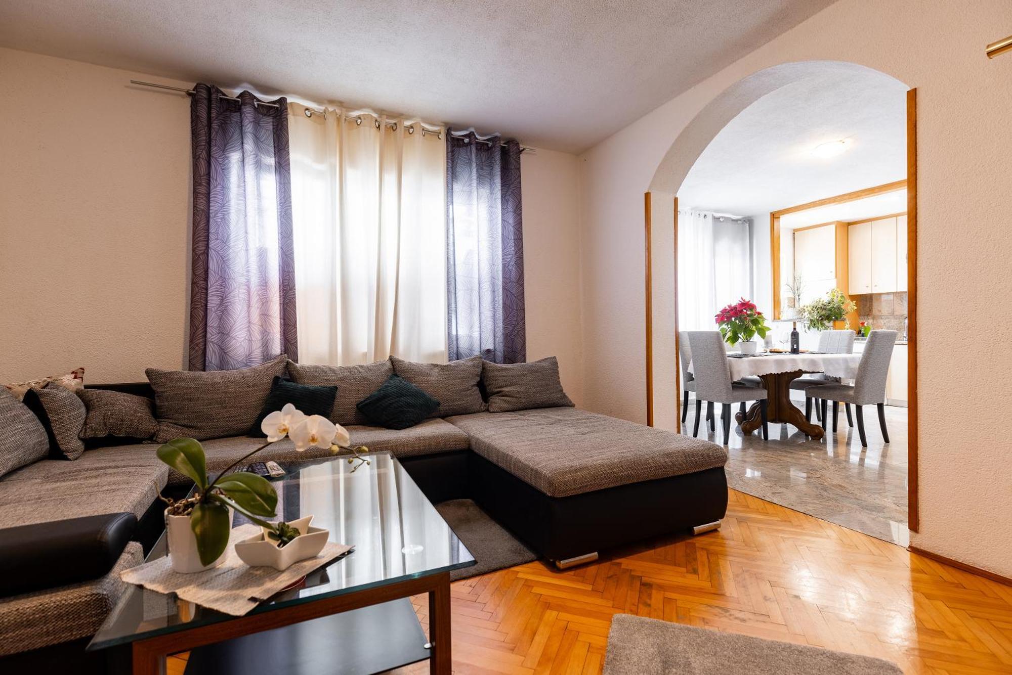 Apartman Nora Omis Ngoại thất bức ảnh
